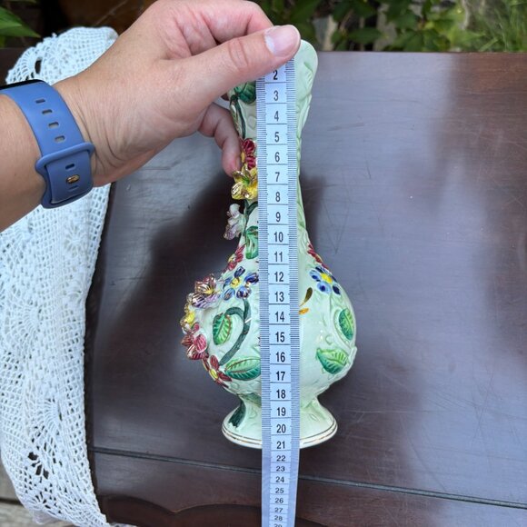 Vintage Ceramic Floral Rococo Vase Pair with Applied Flowers - Picture 11 of 13